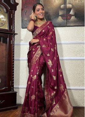 Silk Blend Trendy Classic Saree For Casual
