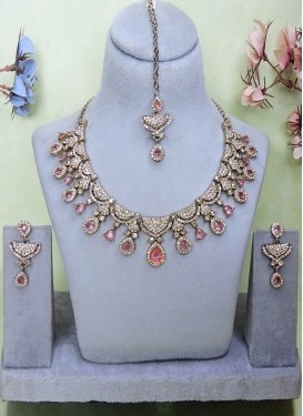 Alloy Silver Rodium Polish Salmon and White Stone Work Necklace Set
