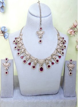 White and Wine Alloy Silver Rodium Polish Necklace Set For Ceremonial