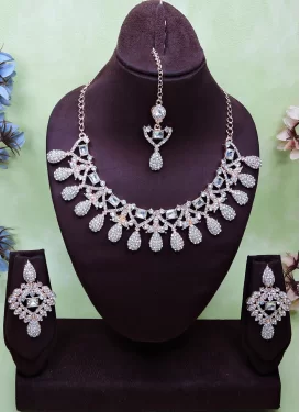 Alloy Stone Work White Gold Rodium Polish Necklace Set
