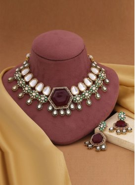 Multi Colour Alloy Gold Rodium Polish Necklace Set For Ceremonial