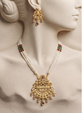 Alloy Gold and White Necklace Set For Festival