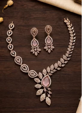 Salmon and White Alloy Gold Rodium Polish Necklace Set For Ceremonial