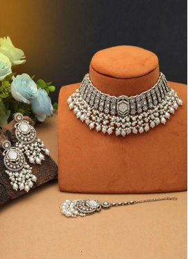 Off White Beads Work Alloy Gold Rodium Polish Necklace Set