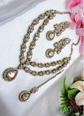 White Alloy Necklace Set