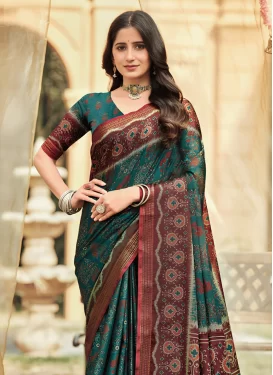 Cotton Trendy Saree with Digital Print Work for Women in Maroon and Teal
