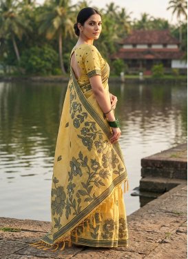 Digital Print Work Classic Saree For Casual in Yellow