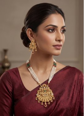 Alloy Gold and White Necklace Set For Festival
