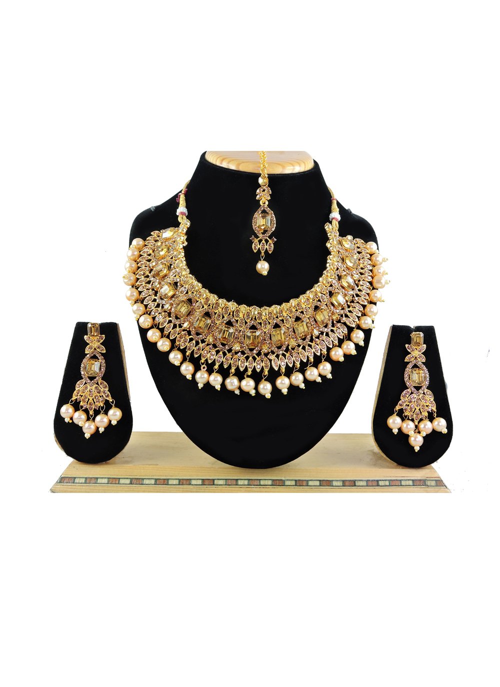 Alluring Alloy Necklace Set