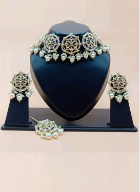 Alluring Kundan Work Gold Rodium Polish Necklace Set