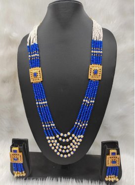 Beautiful Alloy Blue and Off White Moti Work Necklace Set