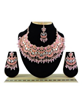Alluring Salmon and White Alloy Necklace Set
