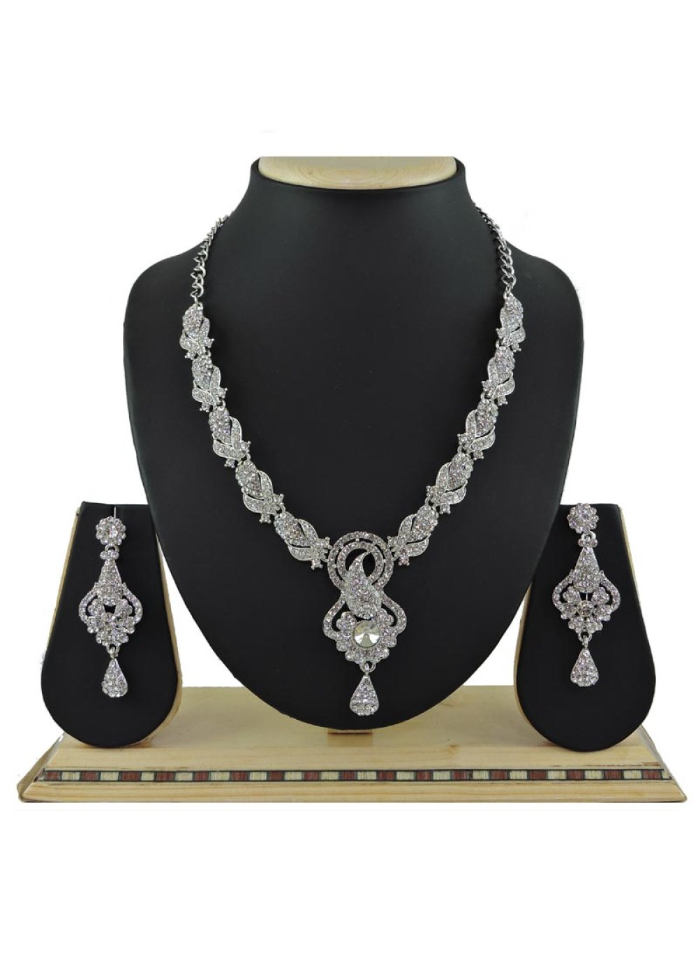 Alluring Silver Rodium Polish Necklace Set For Ceremonial