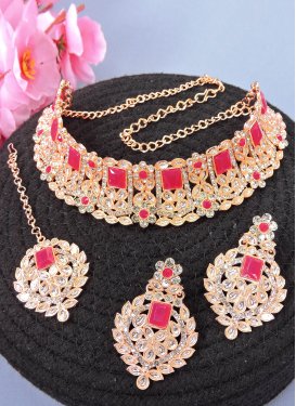 Amazing Rose Pink and White Alloy Necklace Set For Festival