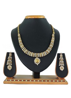 Arresting Gold and White Alloy Gold Rodium Polish Necklace Set For Festival