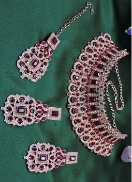 Arresting Maroon and White Alloy Necklace Set