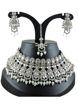 Arresting Silver Rodium Polish Diamond Work Necklace Set