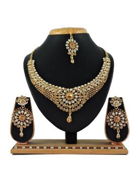 Arresting Stone Work Gold and White Alloy Necklace Set