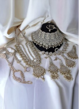 Artistic Beads Work Gold Rodium Polish Alloy Bridal Jewelry For Bridal
