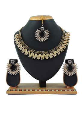 Artistic Black and White Stone Work Necklace Set