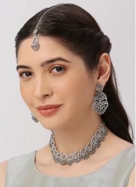 Artistic Grey and White Alloy Necklace Set