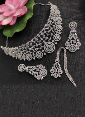 Artistic Silver Rodium Polish Alloy Diamond Work Necklace Set