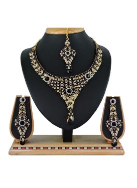 Artistic Stone Work Black and White Alloy Necklace Set