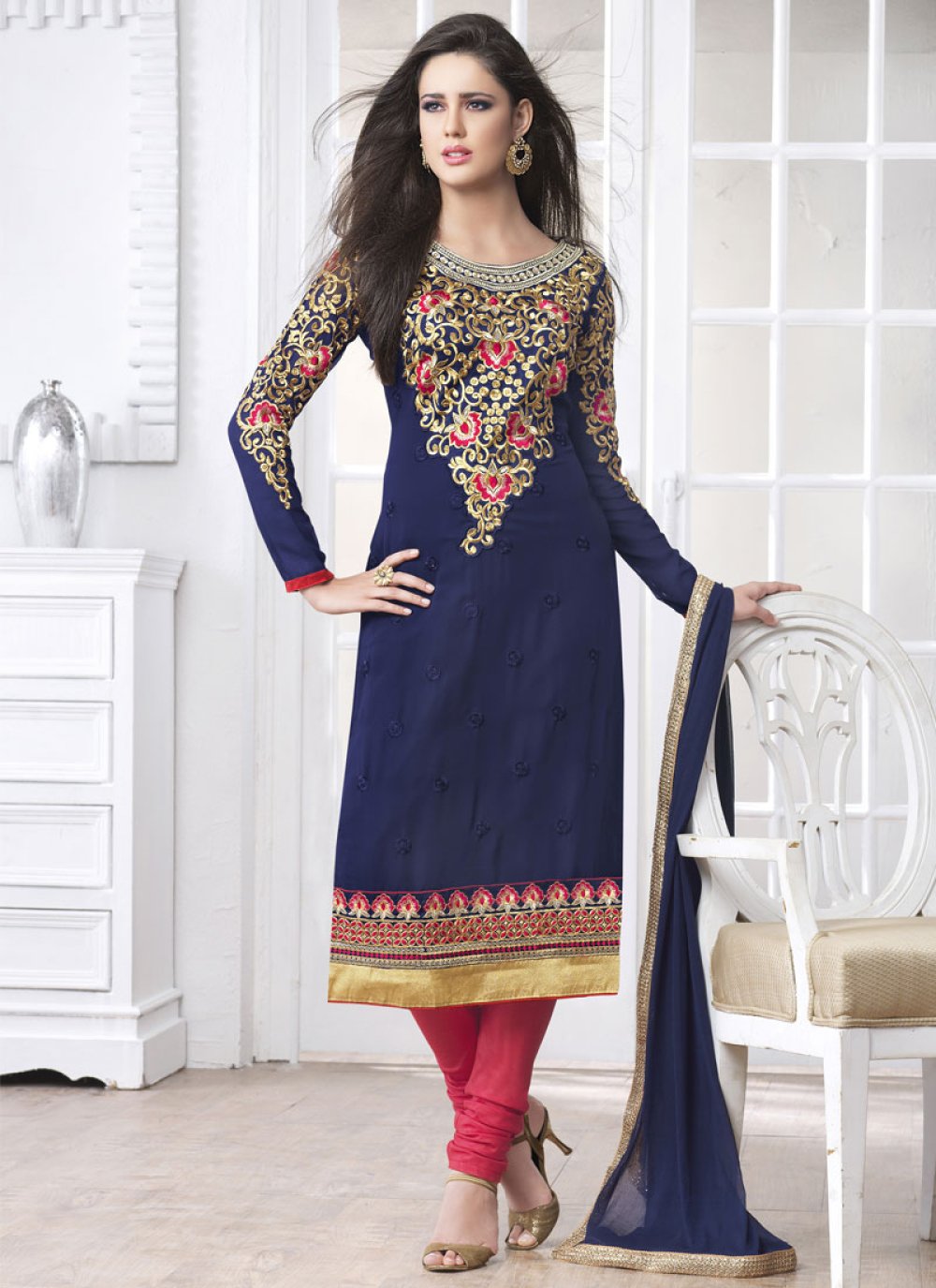 Blue Embroidered Velvet Punjabi Suit – Lashkaraa