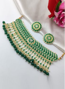 Attractive Alloy Gold Rodium Polish Beads Work Green and Off White Necklace Set