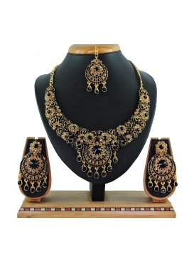 Attractive Alloy Gold Rodium Polish Black and Gold Stone Work Necklace Set