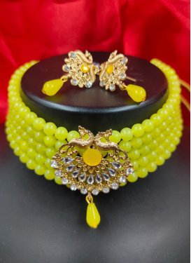 Awesome Alloy Gold Rodium Polish White and Yellow Beads Work Necklace Set
