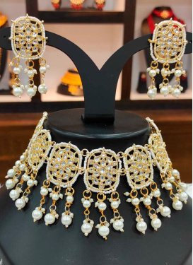 Beautiful Alloy Gold Rodium Polish Necklace Set For Ceremonial