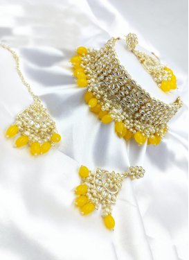 Beautiful Gold Rodium Polish White and Yellow Necklace Set