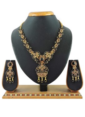 Blissful Alloy Black and Gold Necklace Set For Ceremonial