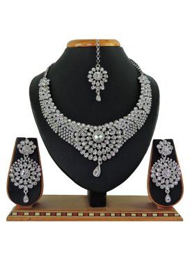 Blissful Alloy Necklace Set For Ceremonial
