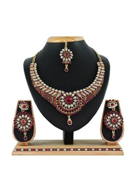 Catchy Alloy Maroon and White Necklace Set