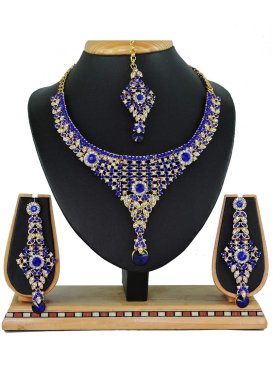 Catchy Blue and White Stone Work Necklace Set