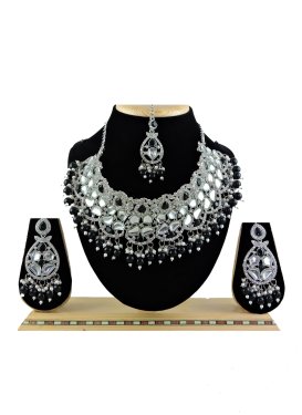 Catchy Silver Rodium Polish Beads Work Black and White Necklace Set for Ceremonial