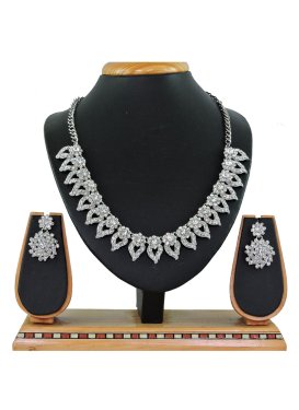 Catchy Silver Rodium Polish Stone Work Alloy Necklace Set For Ceremonial