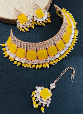 Catchy White and Yellow Gold Rodium Polish Necklace Set For Ceremonial