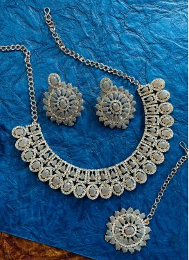 Charismatic Alloy Stone Work Necklace Set For Festival