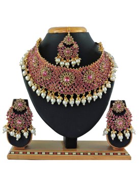 Charismatic Gold Rodium Polish Alloy Necklace Set For Ceremonial