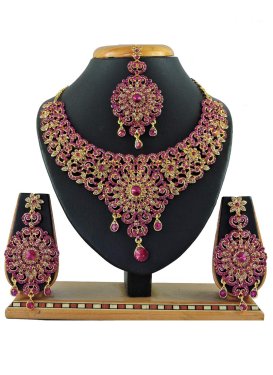 Charismatic Stone Work Necklace Set For Bridal