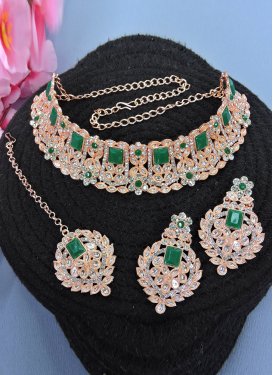 Charming Green and White Necklace Set For Ceremonial