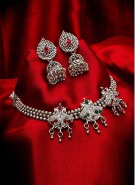 Charming Stone Work Silver Rodium Polish Necklace Set For Festival