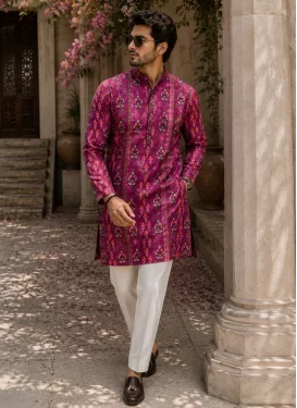 Digital Print Work Fancy Fabric Kurta Pajama in Magenta and White for Men