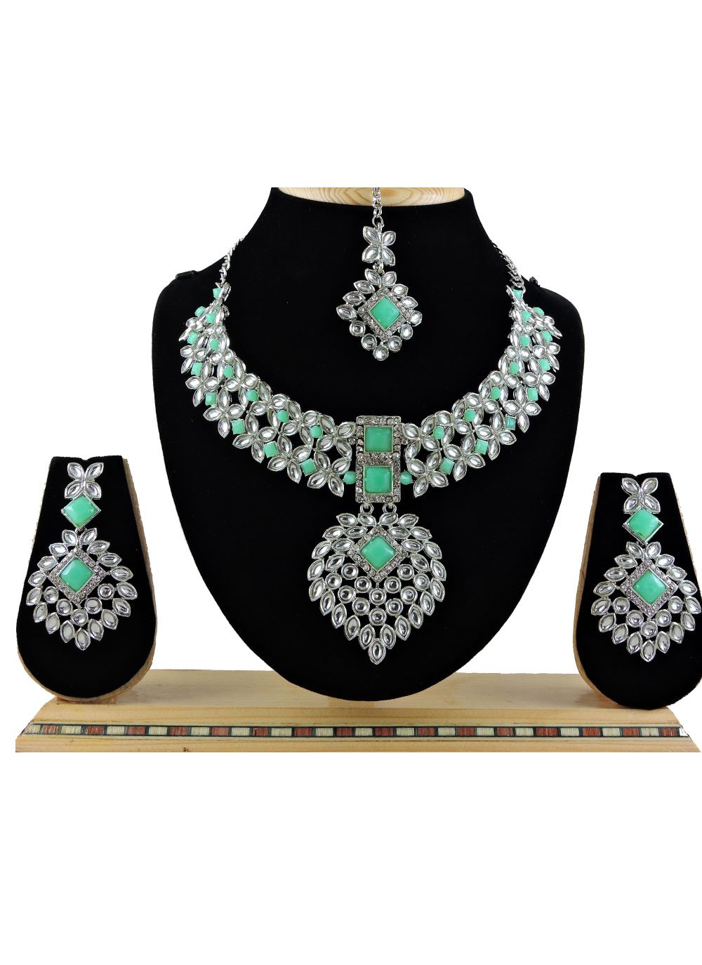 Dignified Diamond Work Necklace Set For Festival