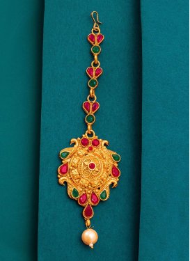Dignified Gold and Green Stone Work Maang Tikka For Bridal