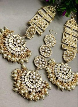 Dignified Gold Rodium Polish Alloy Earrings Set For Party
