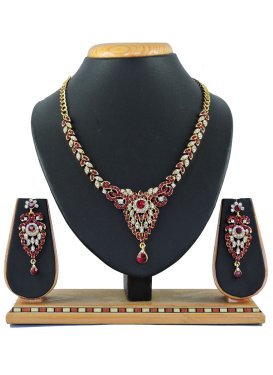 Dignified Maroon and White Stone Work Necklace Set